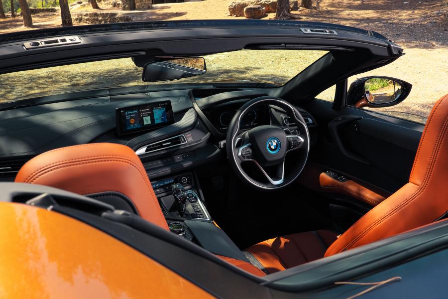 Интерьер BMW i8 Roadster (I15) 2018 года  (UK) (фото 51 из 97)